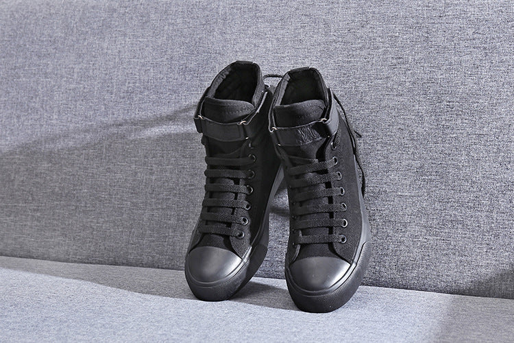 Classic Sneakers | Black & White