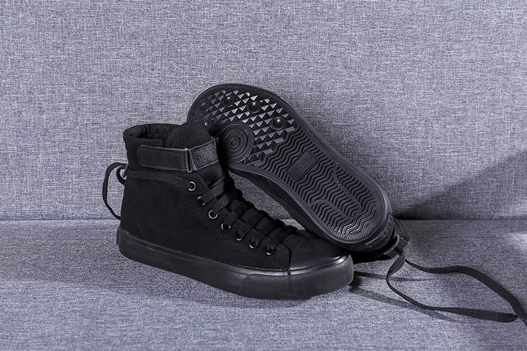 Classic Sneakers | Black & White