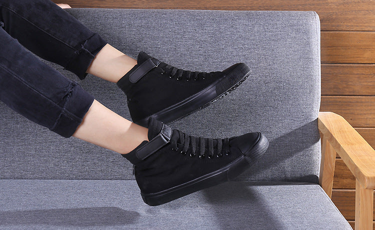 Classic Sneakers | Black & White