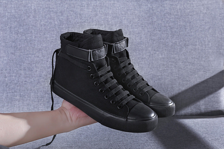 Classic Sneakers | Black & White