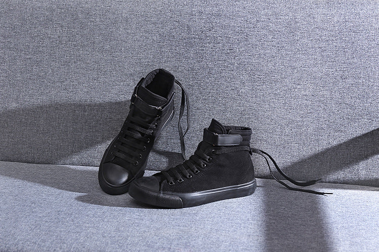 Classic Sneakers | Black & White